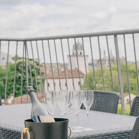 M14 Skyview Center Appartement